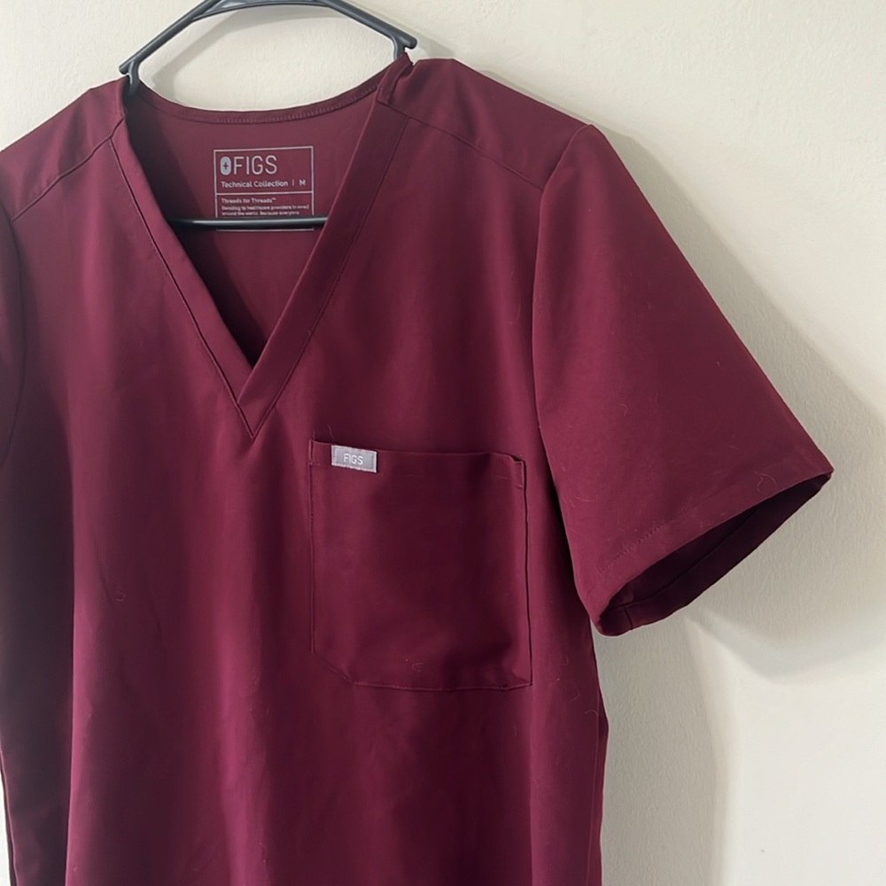 FIGS Catarina One-Pocket Scrub Top Burgundy Size Medium - Picture 4 of 8